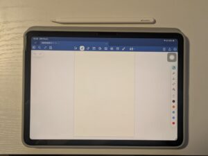 GoodNotesを開いたiPadとApple Pencil