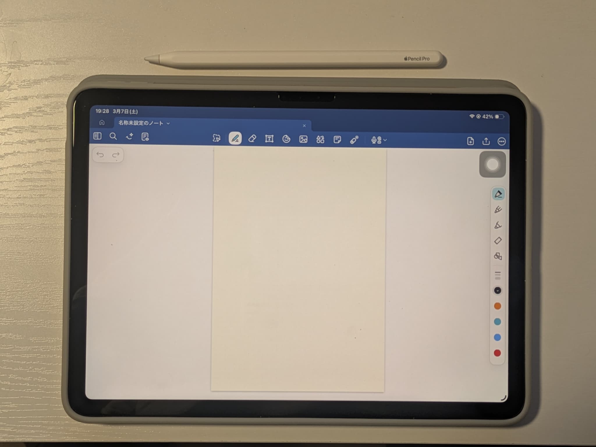 GoodNotesを開いたiPadとApple Pencil