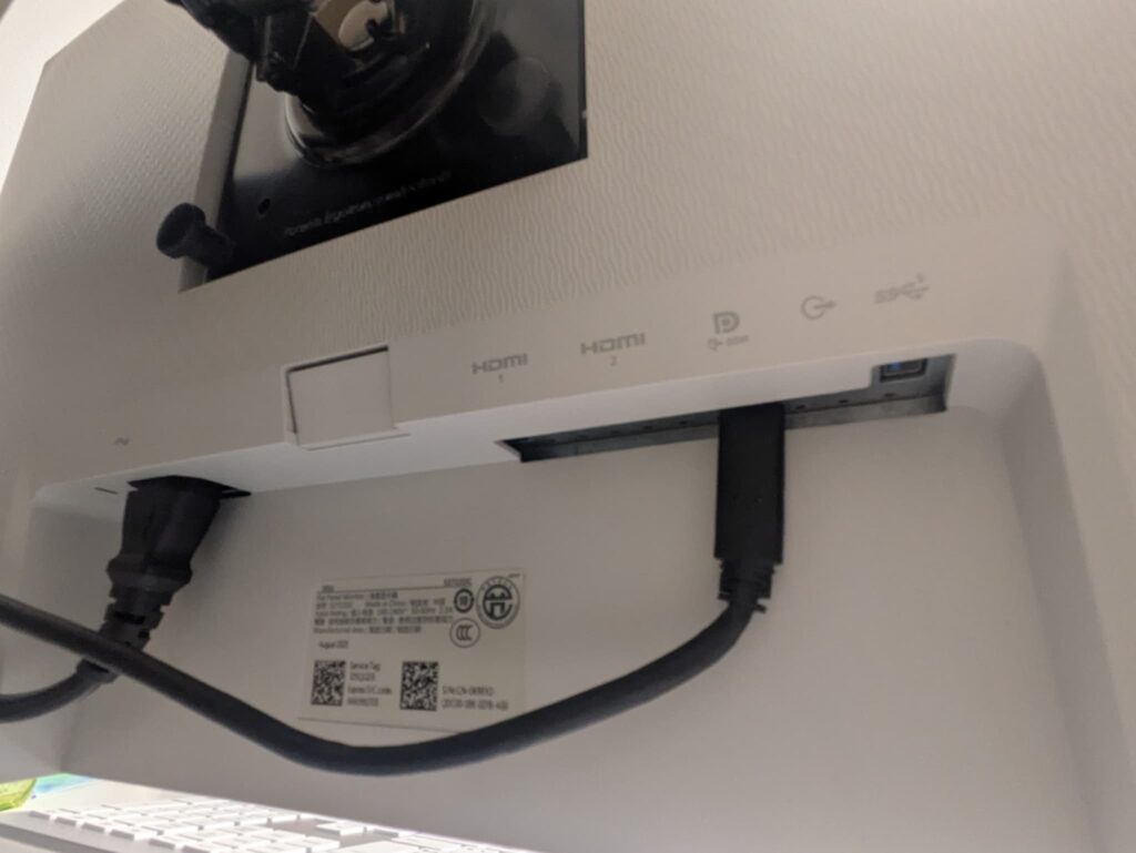 Dell S2722DCのUSB-C接続部分