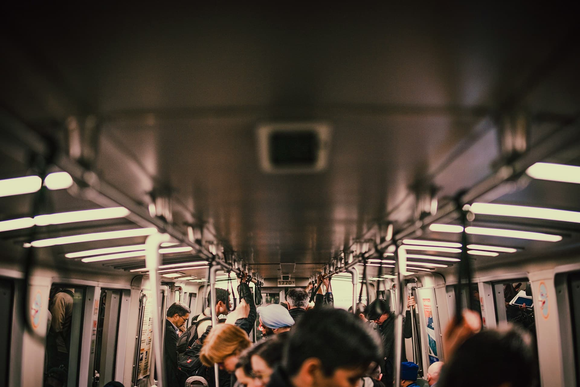 通勤電車のイメージ
