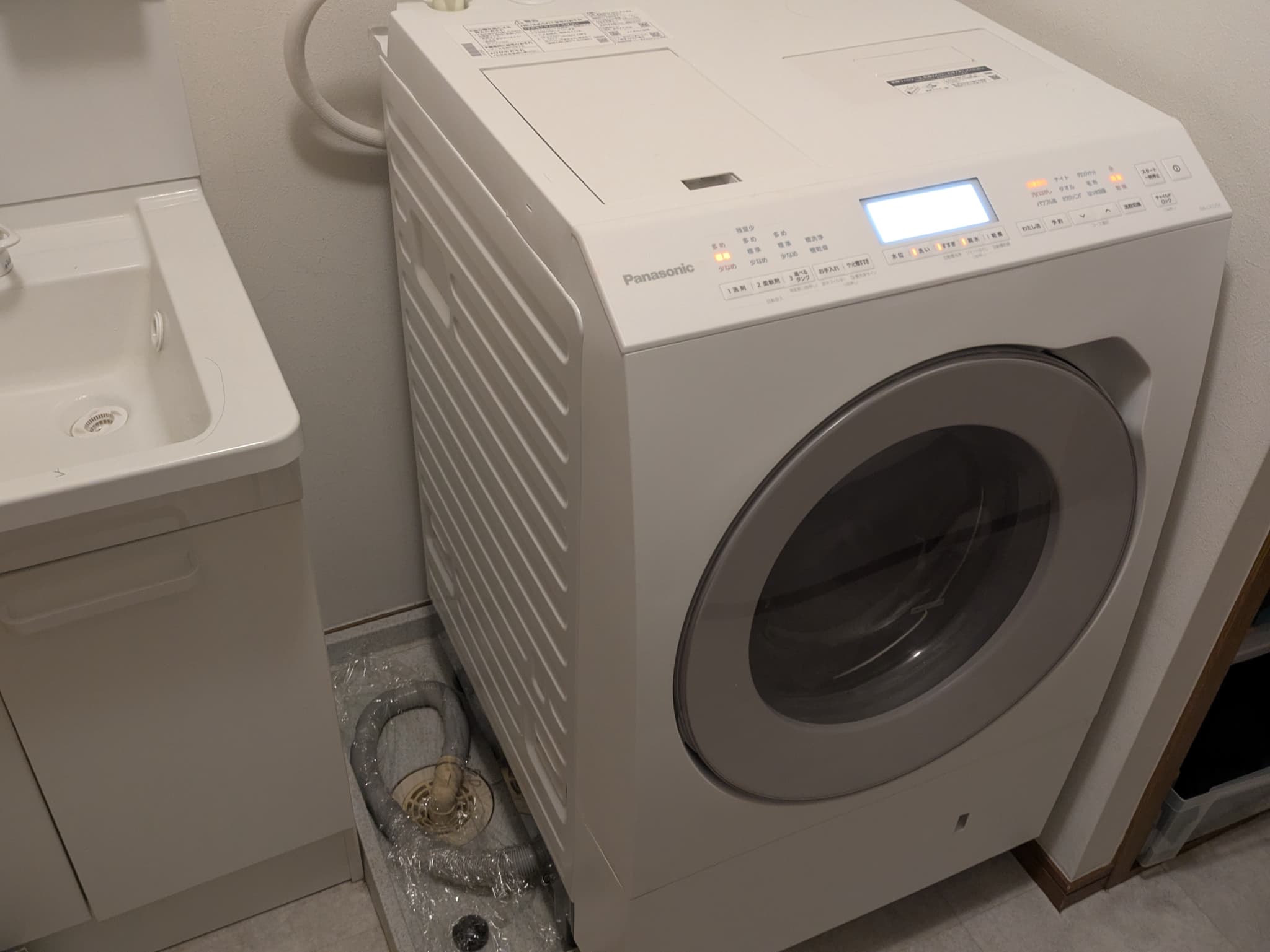 Panasonic NA-LX125E ドラム式洗濯乾燥機 設置の様子